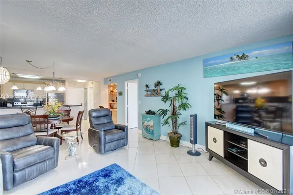 $2,400 | 3800 South Ocean Drive, Unit 902, Hollywood, FL 33019
