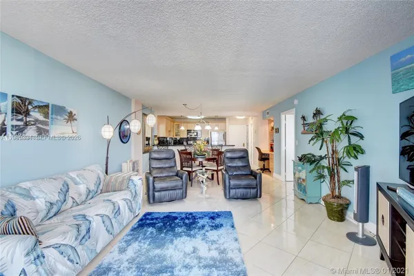 $2,400 | 3800 South Ocean Drive, Unit 902, Hollywood, FL 33019
