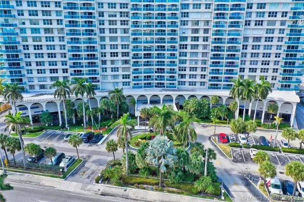 $2,400 | 3800 South Ocean Drive, Unit 902, Hollywood, FL 33019