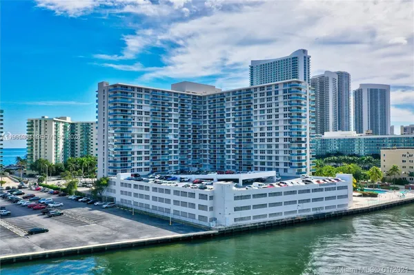 $2,400 | 3800 South Ocean Drive, Unit 902, Hollywood, FL 33019