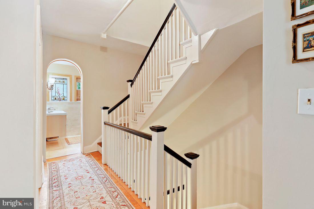 4227 Wickford Road Baltimore, MD 21210 - Photo 22 of 69 Second floor landing