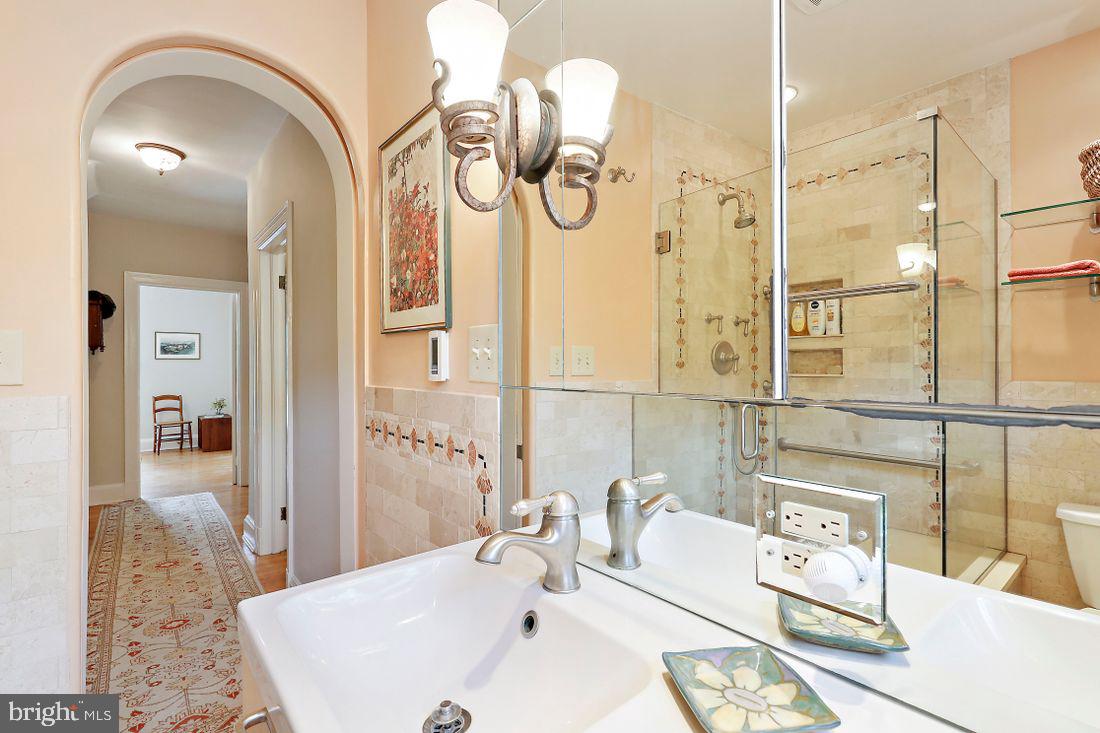 4227 Wickford Road Baltimore, MD 21210 - Photo 25 of 69 second floor bath