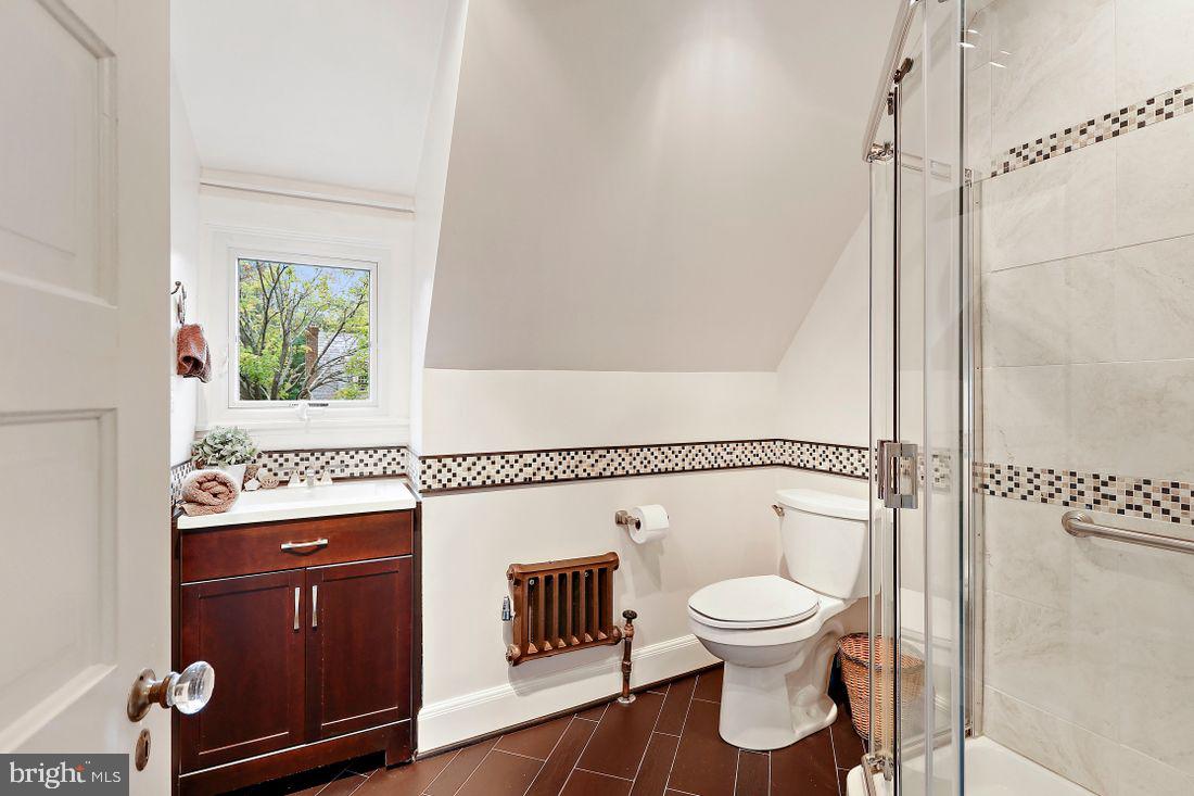 4227 Wickford Road Baltimore, MD 21210 - Photo 41 of 69 3rd floor full bath