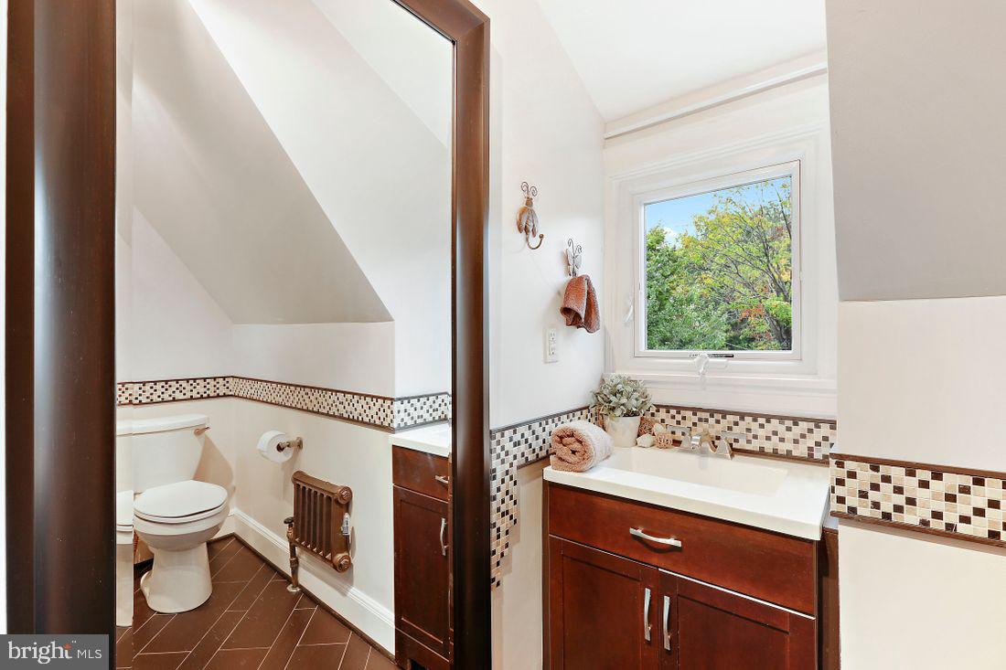4227 Wickford Road Baltimore, MD 21210 - Photo 43 of 69 3rd floor full bath