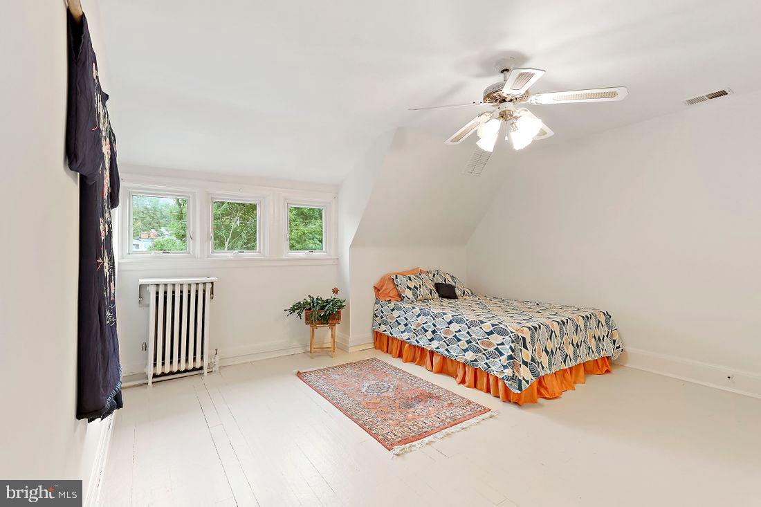 4227 Wickford Road Baltimore, MD 21210 - Photo 44 of 69 large rear bedroom 3rd floor