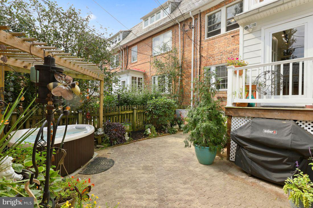 4227 Wickford Road Baltimore, MD 21210 - Photo 53 of 69 rear patio