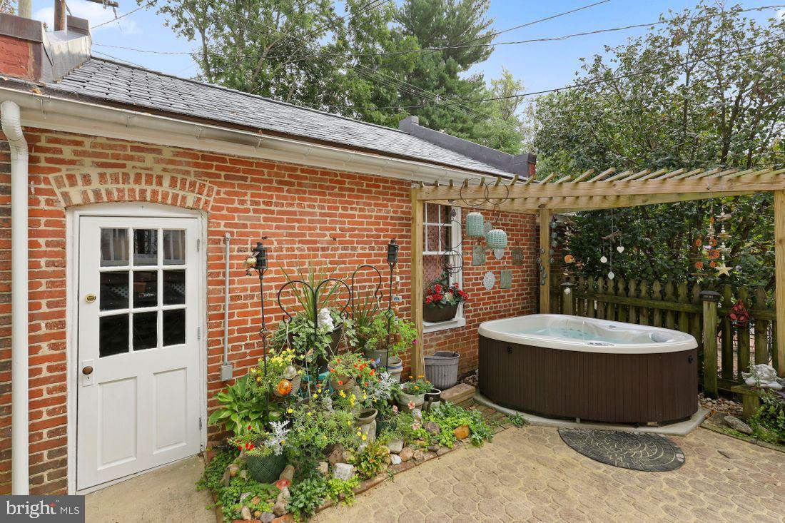 4227 Wickford Road Baltimore, MD 21210 - Photo 60 of 69 garage