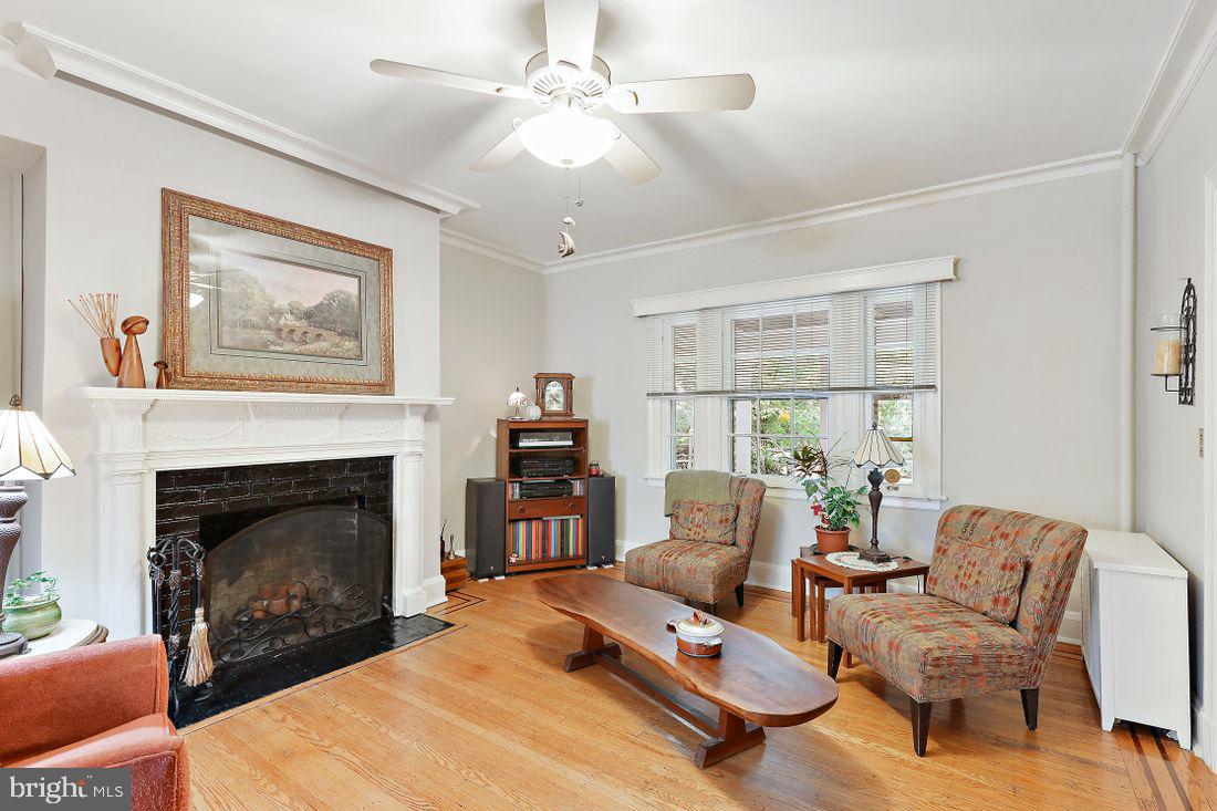 4227 Wickford Road Baltimore, MD 21210 - Photo 8 of 69 living room