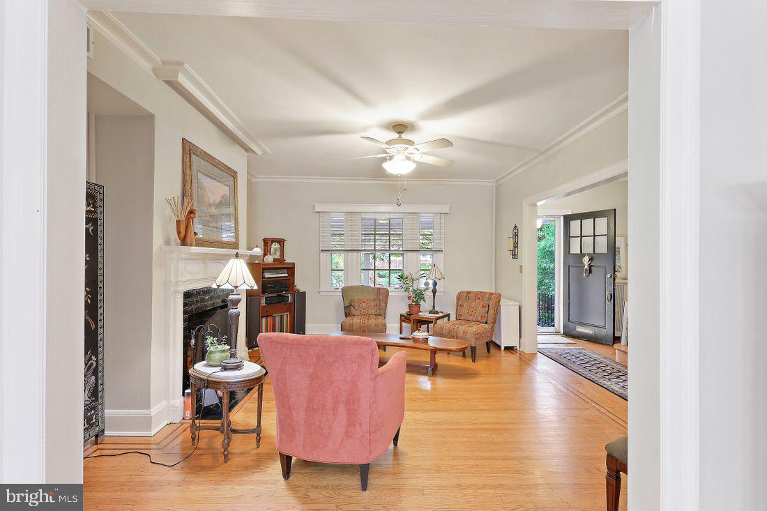 4227 Wickford Road Baltimore, MD 21210 - Photo 10 of 69 Living room