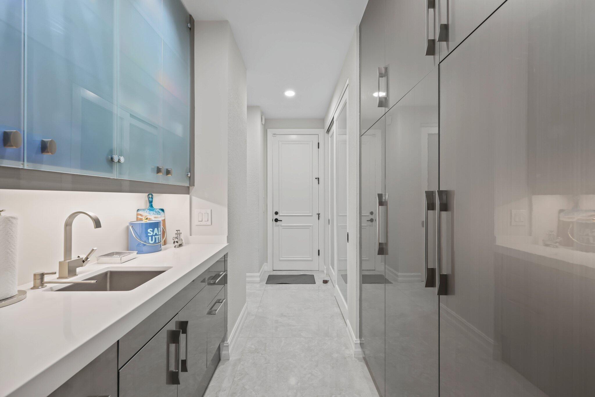 7188 Northeast 8th Drive Boca Raton, FL 33487 - Photo 20 of 77 Butler Pantry