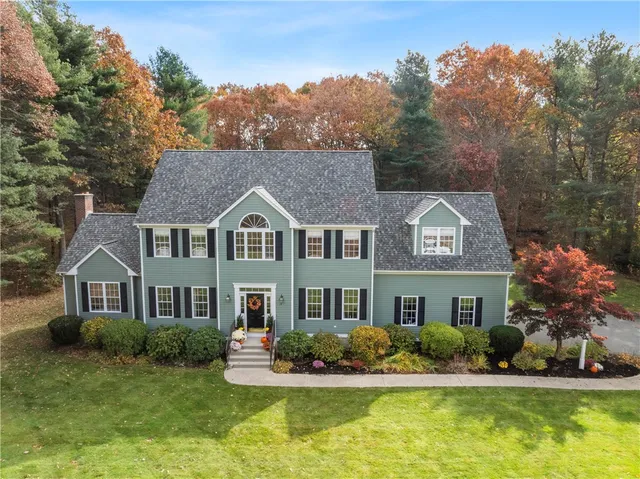 $985,000 | 15 Leonard Drive, North Smithfield, RI 02830