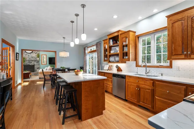 $985,000 | 15 Leonard Drive, North Smithfield, RI 02830