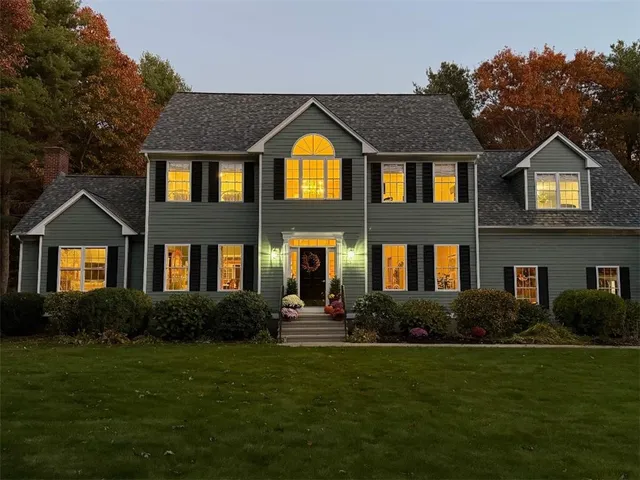 $985,000 | 15 Leonard Drive, North Smithfield, RI 02830