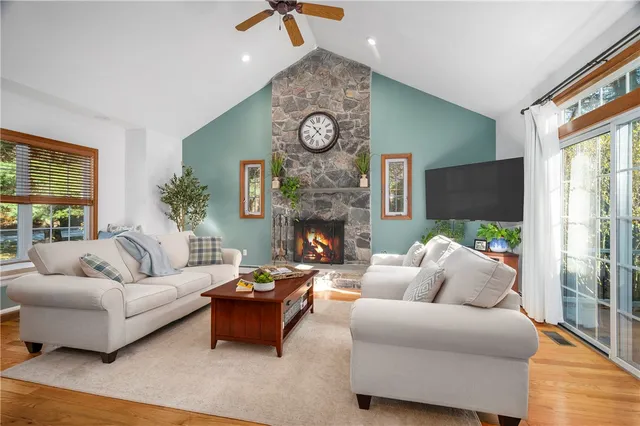 $985,000 | 15 Leonard Drive, North Smithfield, RI 02830