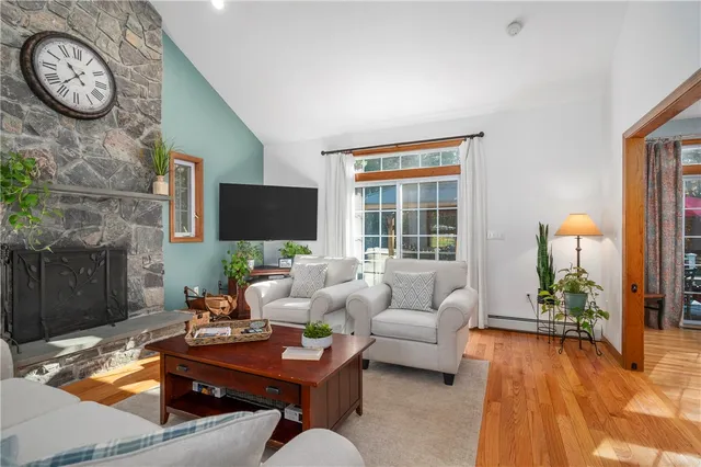 $985,000 | 15 Leonard Drive, North Smithfield, RI 02830