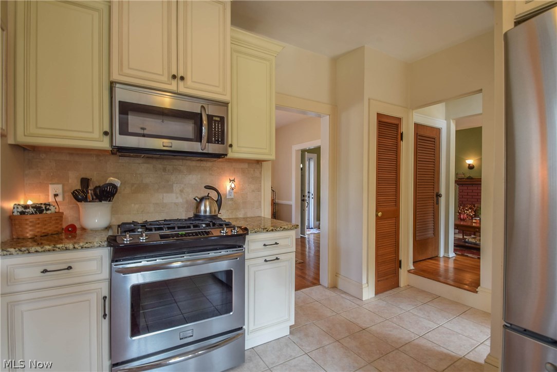 3006 Yorkshire Road Cleveland, OH 44118 - Photo 12 of 31 Gallery Image 12