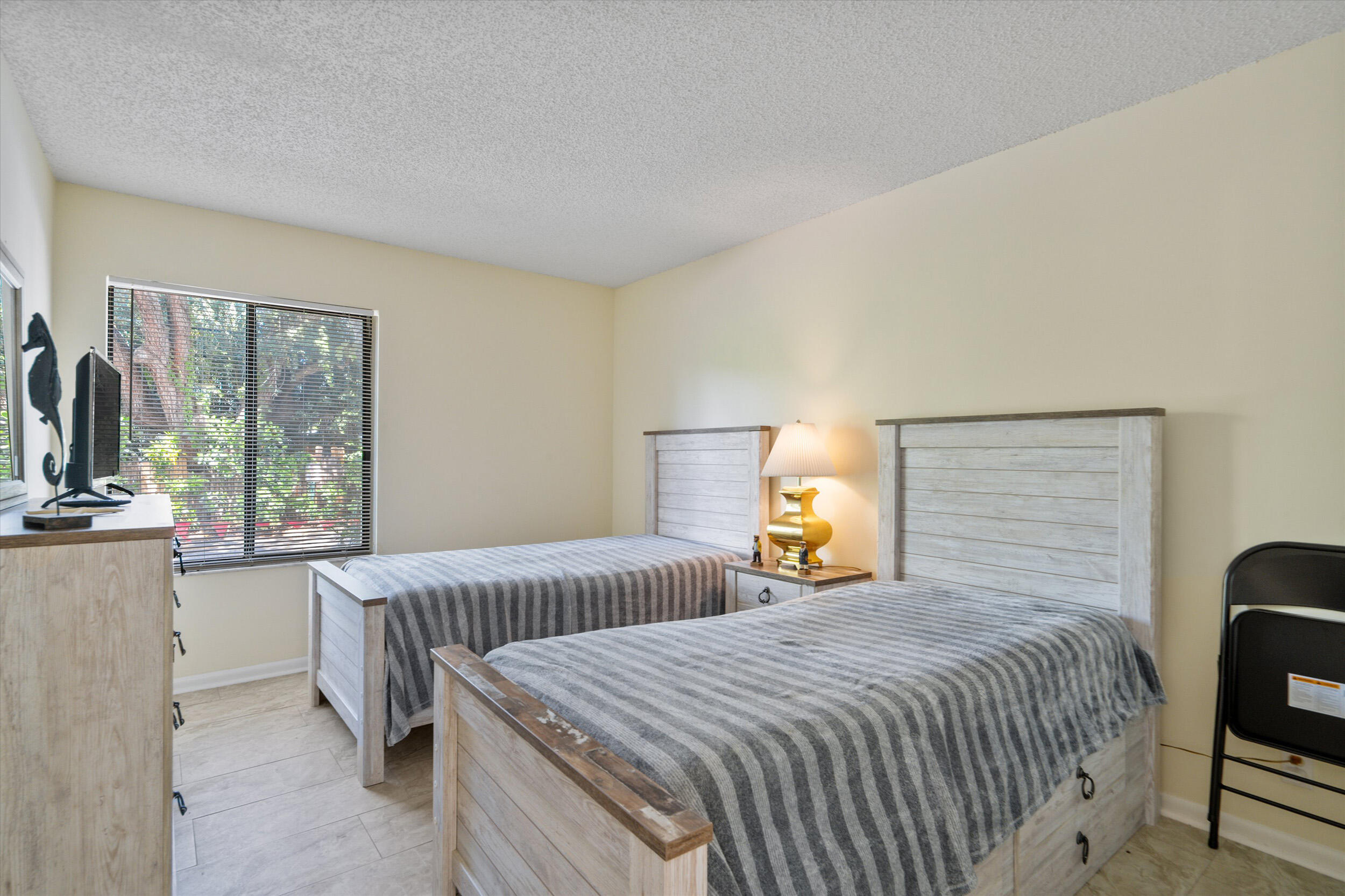 150 Pineview Road, Unit K3 Jupiter, FL 33469 - Photo 12 of 20 Guest Bedroom