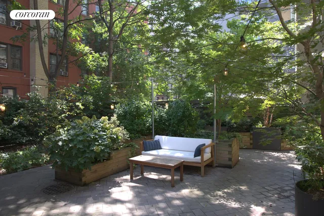 $975,000 | 15 East 19th Street, Unit BD | Prospect Park South