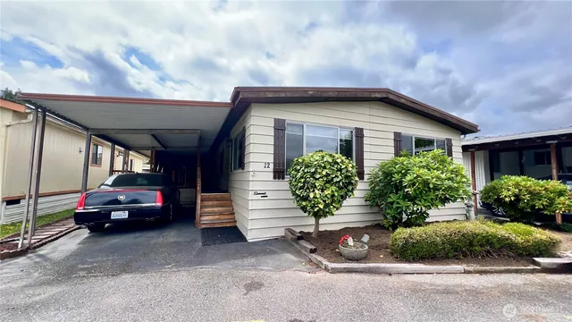 a house view with a outdoor space