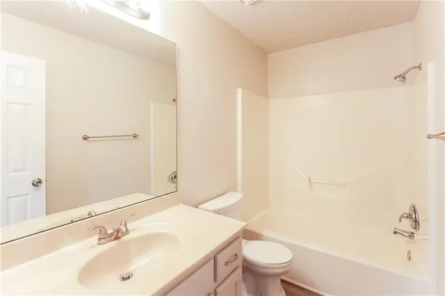 $2,345 | 11019 North Ditman Avenue, Kansas City, MO 64157