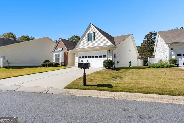 a front view of house with yard