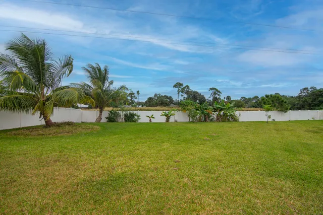 $490,000 | 1615 Lexington Square Southwest, Vero Beach, FL 32962