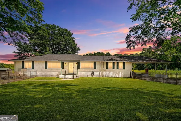 $385,000 | 26764 Highway 85, Senoia, GA 30276