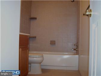 105 Brookdale Place Clementon, NJ 08021 - Photo 5 of 6 Bathroom