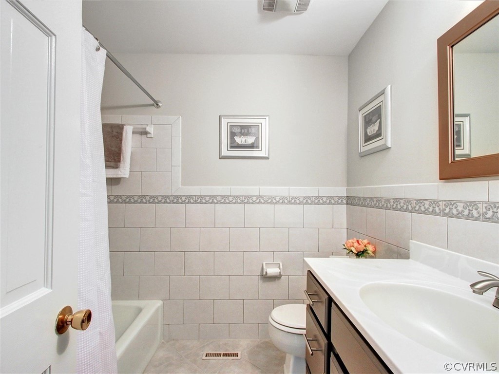 11921 Murray Hill Road Midlothian, VA 23113 - Photo 16 of 34 a bathroom with a sink toilet and vanity