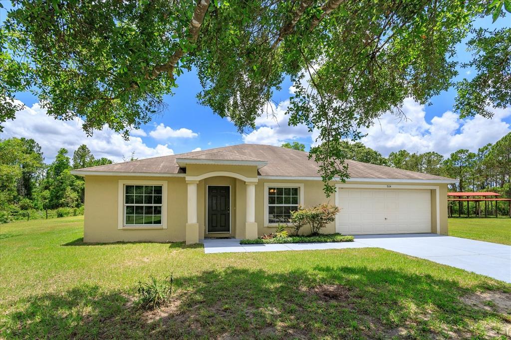 924 Spring Court Frostproof, FL 33843 - Photo 1 of 1 a front view of house with yard and trees