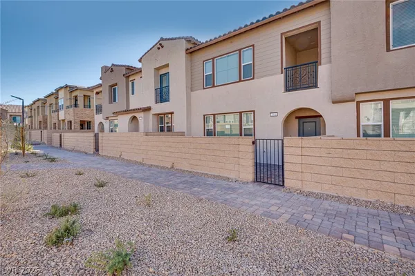 $2,400 | 2546 Venetia Pointe Street, Henderson, NV 89044