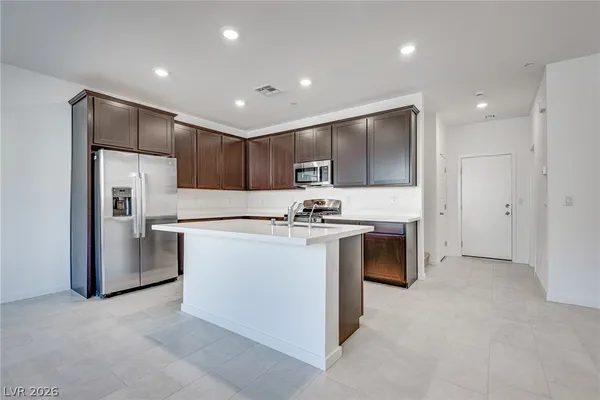 $2,400 | 2546 Venetia Pointe Street, Henderson, NV 89044