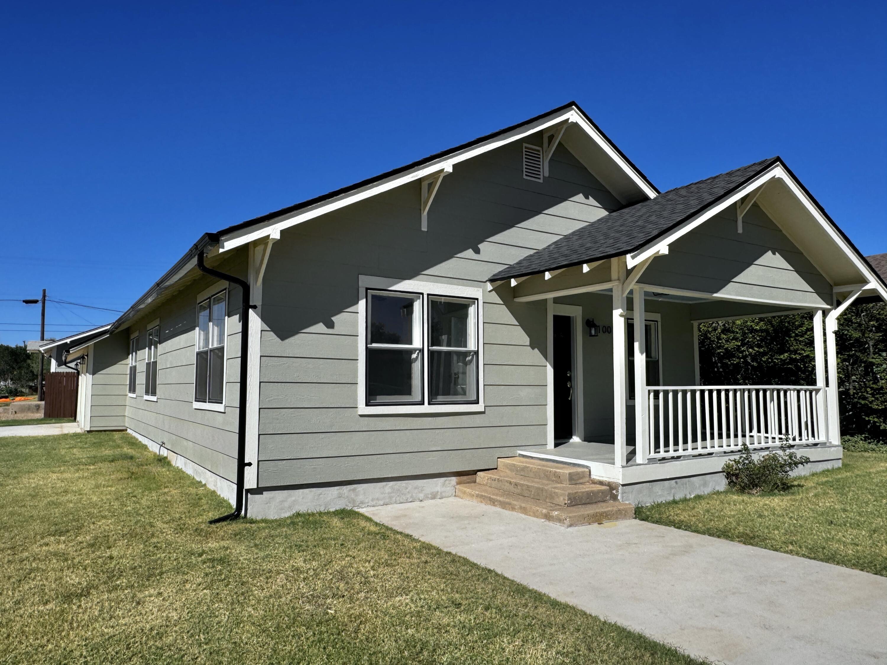1001 Lexington Plainview, TX 79072 - Photo 3 of 31 a front view of a house with garden