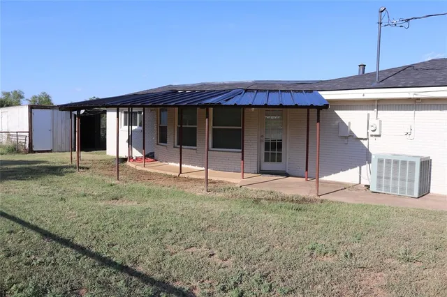 $375,000 | 220 Highway 380, Jacksboro, TX 76458