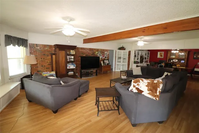 $375,000 | 220 Highway 380, Jacksboro, TX 76458