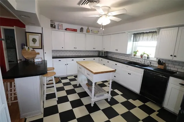 $375,000 | 220 Highway 380, Jacksboro, TX 76458