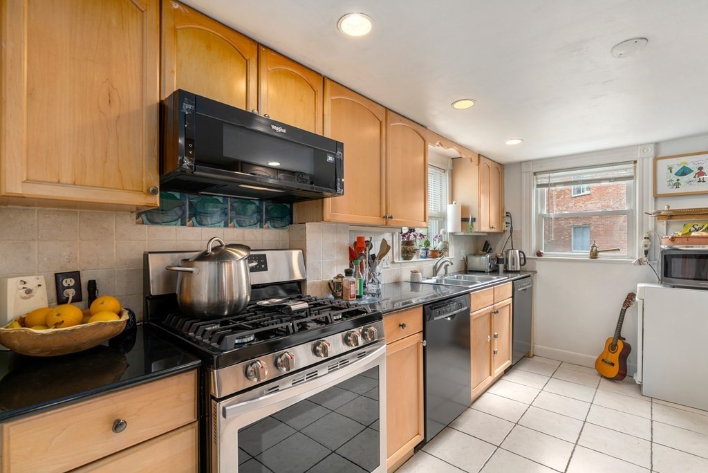 157 Kilsyth Road Boston, MA 02135 - Photo 6 of 21