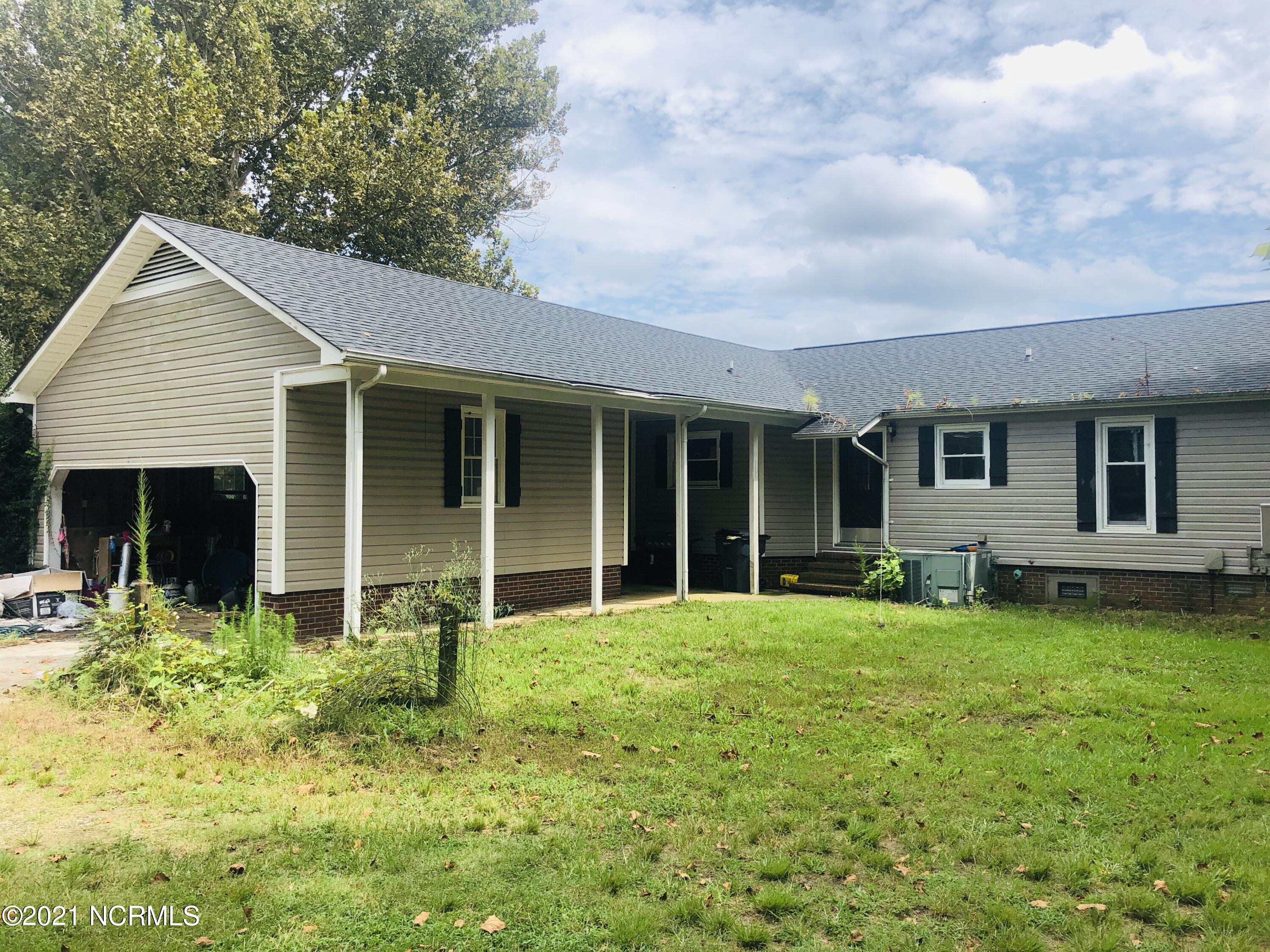 653 Shipp Road Clinton, NC 28328 - Photo 3 of 37 IMG_E9205