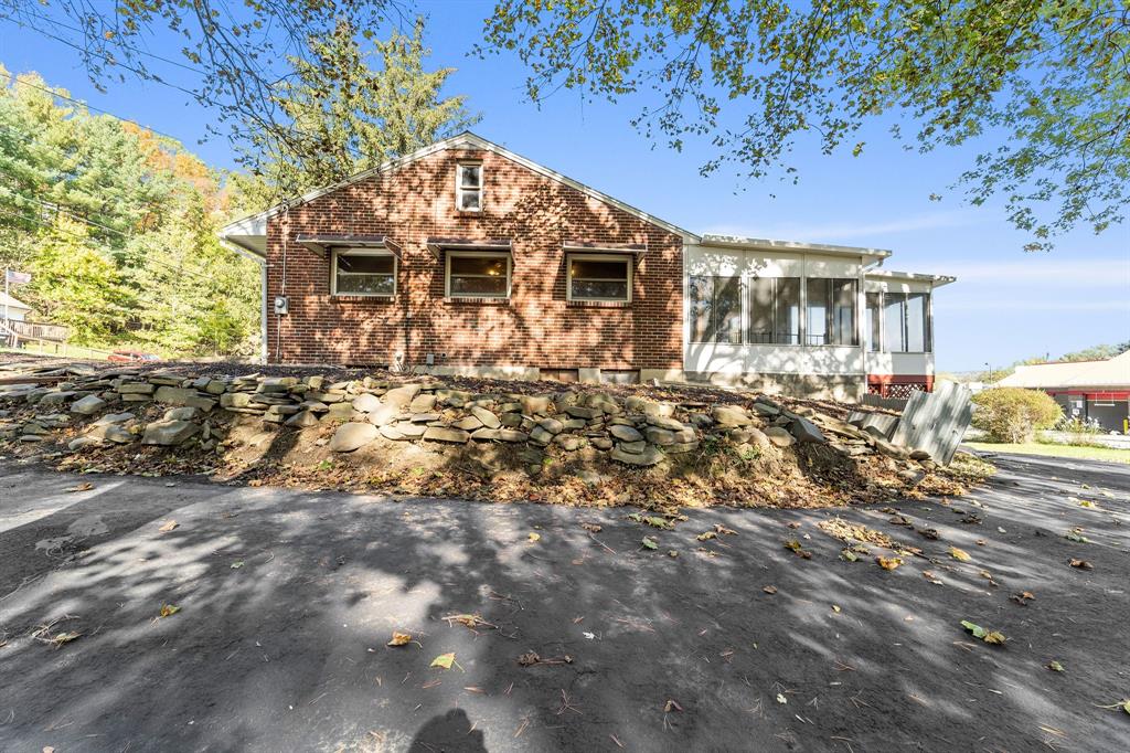 52 Trafford Road Binghamton, NY 13901 - Photo 2 of 32 Gallery Image 2