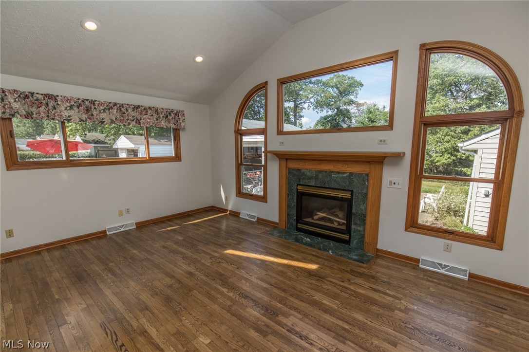 2110 Lorimer Road Cleveland, OH 44134 - Photo 2 of 32