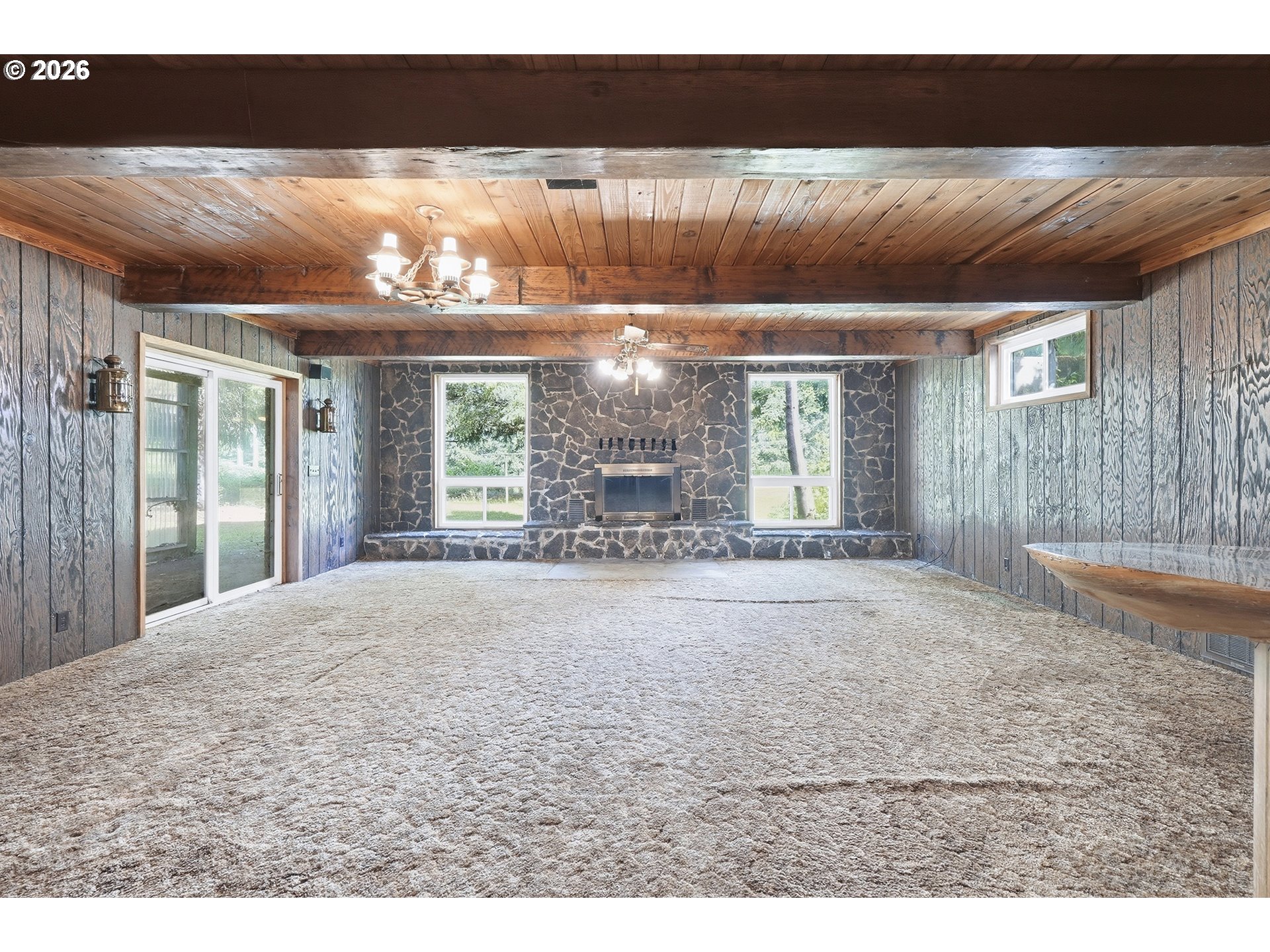 21945 South Lower Highland Road Beavercreek, OR 97004 - Photo 34 of 41 Family Room