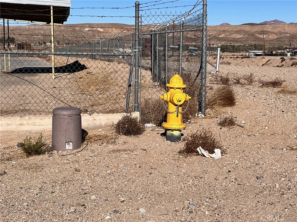 42424137 Armory Road Barstow, CA 92311 - Photo 28 of 30 a view of a backyard of a house