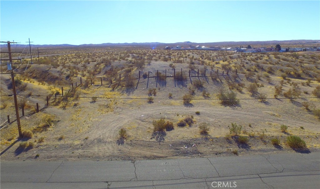 42424137 Armory Road Barstow, CA 92311 - Photo 10 of 30 a view of a dry yard with wooden fence