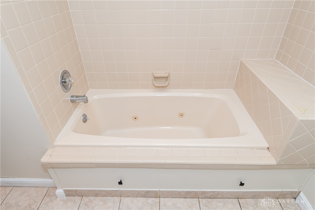 137 Cross Ridge Drive Kettering, OH 45429 - Photo 20 of 39
