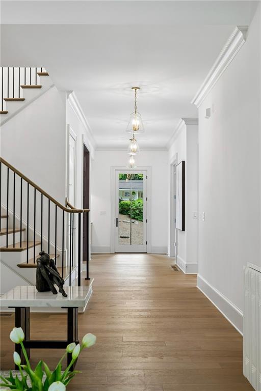680 Edgewater Trail Atlanta, GA 30328 - Photo 4 of 34