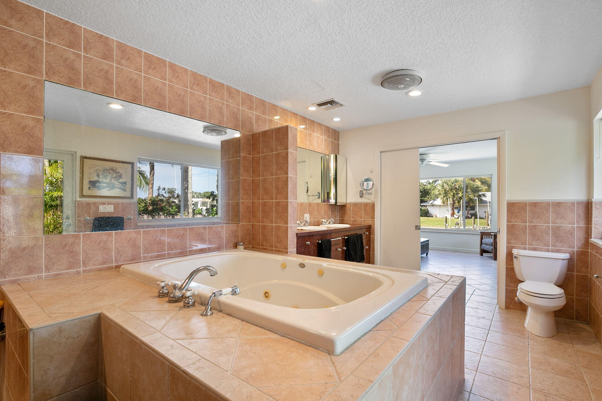 159 Gulfstream Drive Tequesta, FL 33469 - Photo 20 of 32 Raised Jetted Tub w RIVER VIEWS