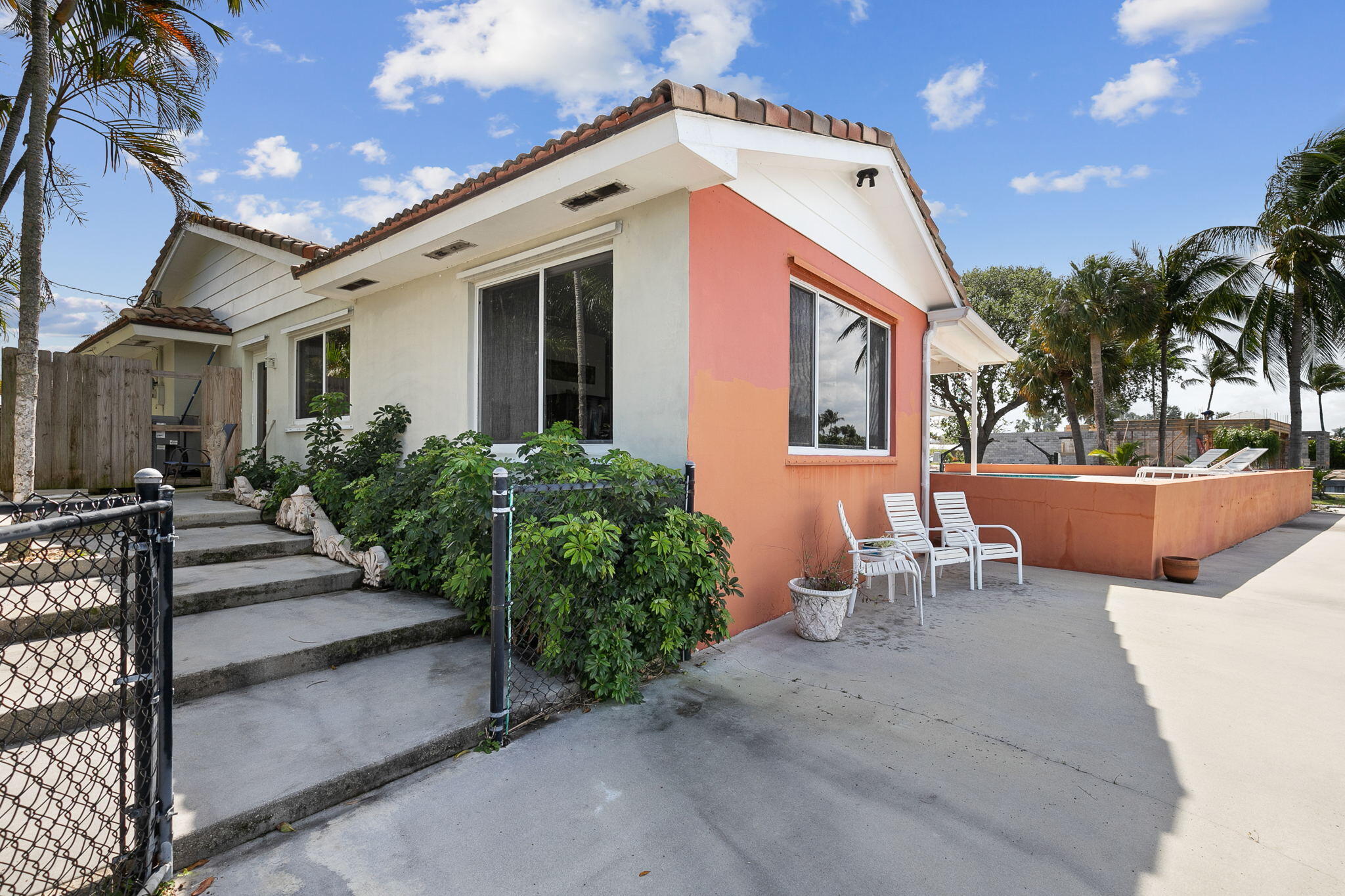 159 Gulfstream Drive Tequesta, FL 33469 - Photo 27 of 32 East Side Yard