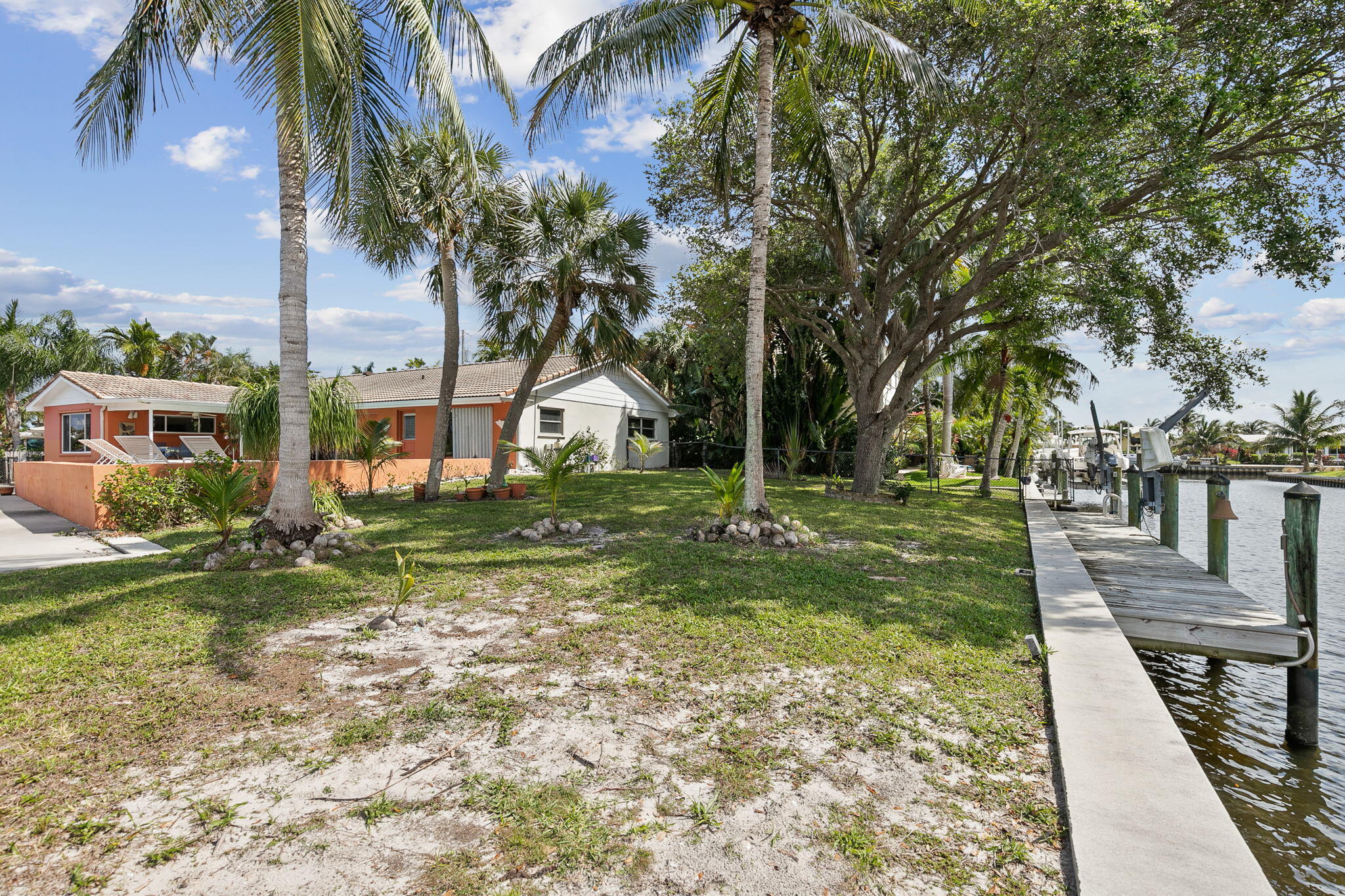 159 Gulfstream Drive Tequesta, FL 33469 - Photo 30 of 32 Side Yard to West