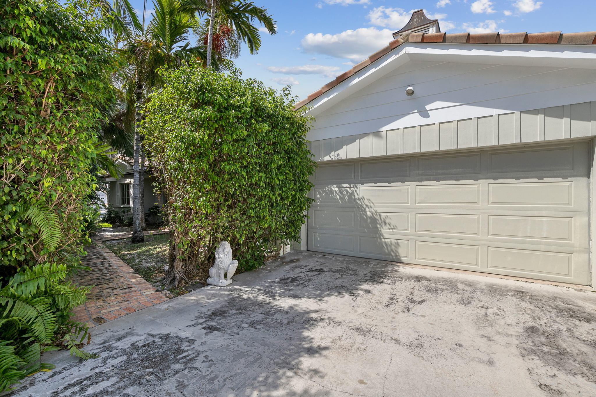159 Gulfstream Drive Tequesta, FL 33469 - Photo 10 of 32 Privacy at Front