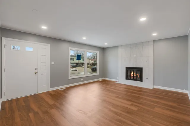 $325,000 | 1330 East Kennedy Drive, Streamwood, IL 60107